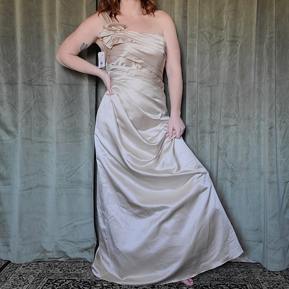 NWT David's Bridal Cream One Shoulder Formal Dress NWT David's Bridal Cream One Shoulder Formal Dress